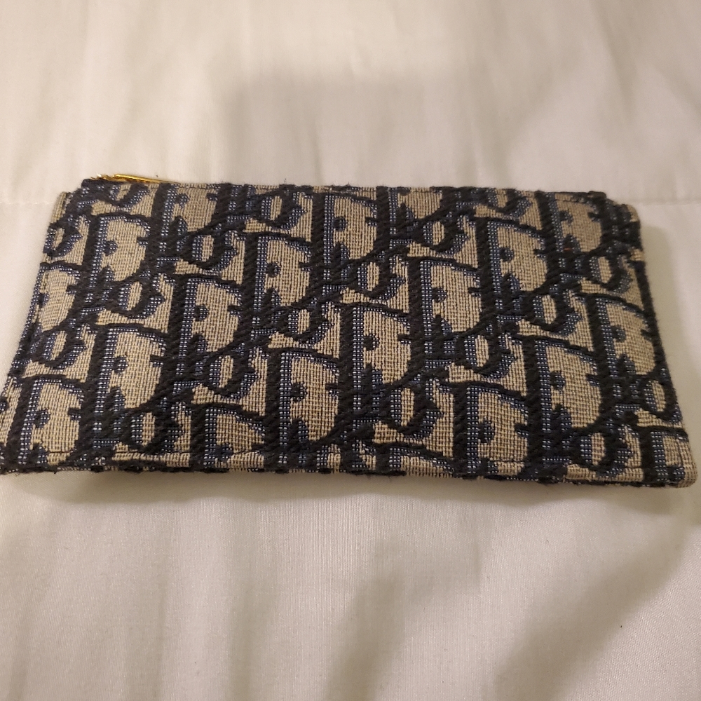 DIORESSENTIALS Coin Wallet - Picture 2 of 5